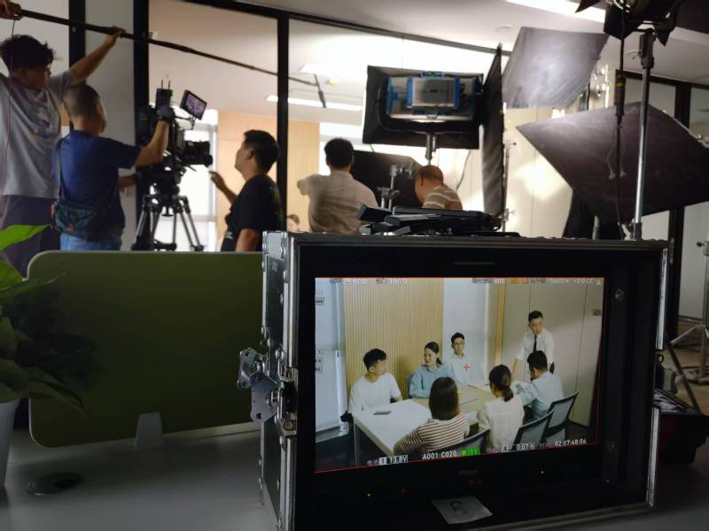 三江TVC拍摄公司：科技产品视觉化大师，诠释未来感与功能美学